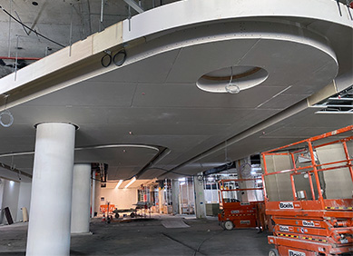 plafondconstructie in uitvoering